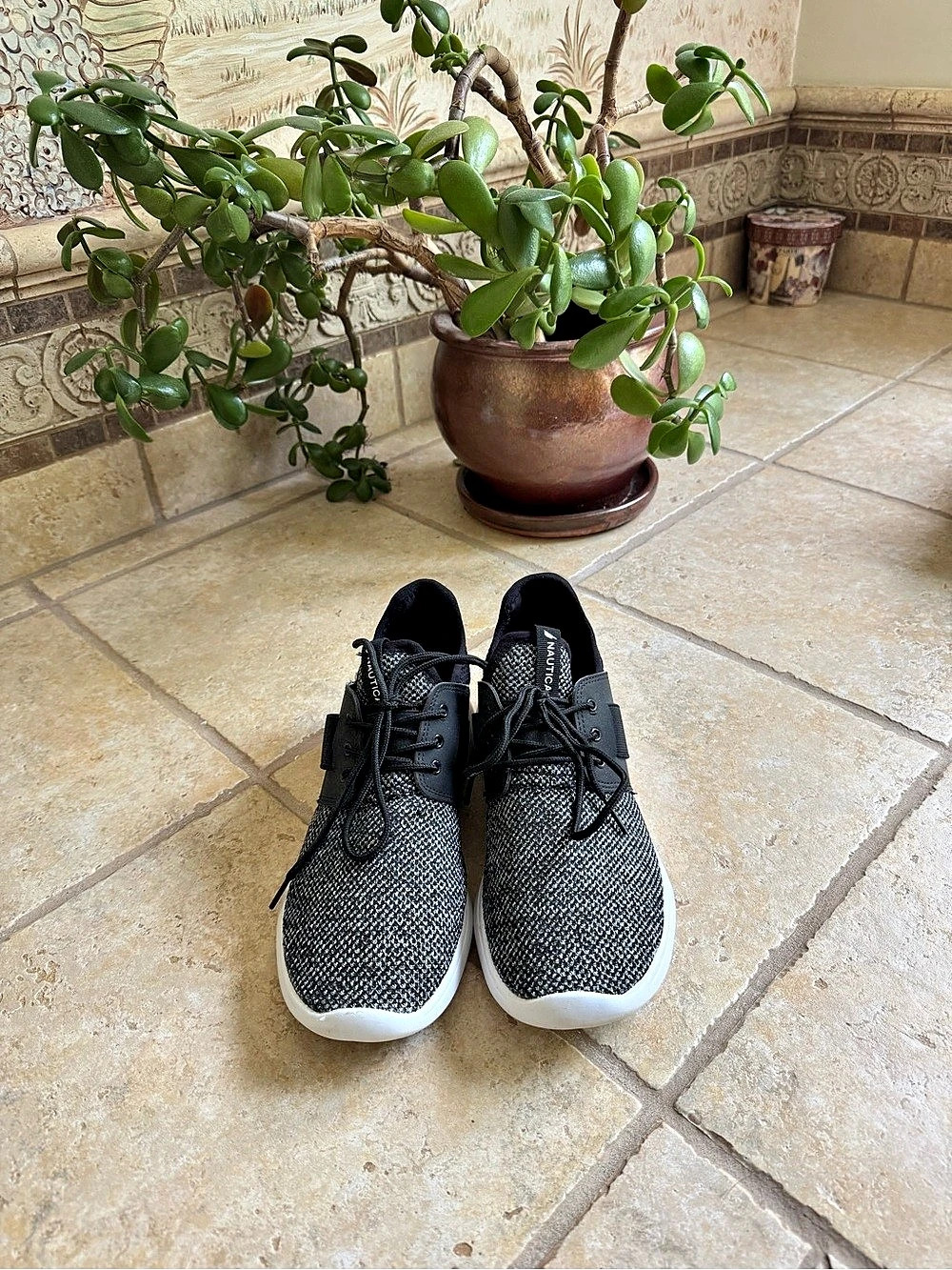 Nautica Logo Knit Lace-Up Sneaker Sneakers Black & White